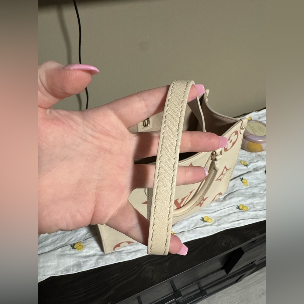 Cream & Brown Louis Vuitton Bag - Picture 9 of 15